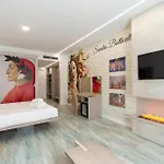 Max - Art Gallery