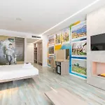 Max - Art Gallery Otel