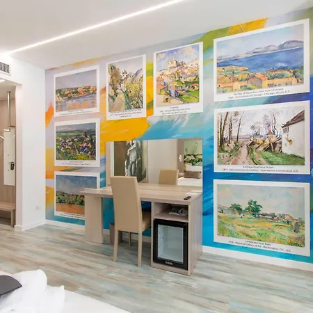 Max - Art Gallery