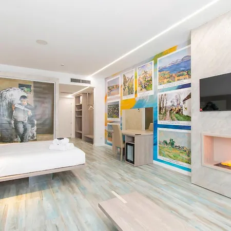 Max - Art Gallery Otel