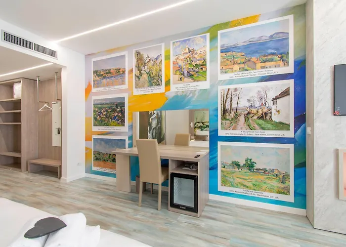 Max - Art Gallery