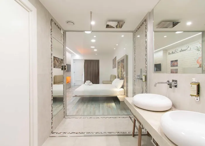Max - Art Gallery Hotel 4*